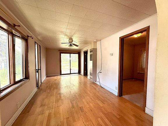 3rd image of 2056 Newberry Ave