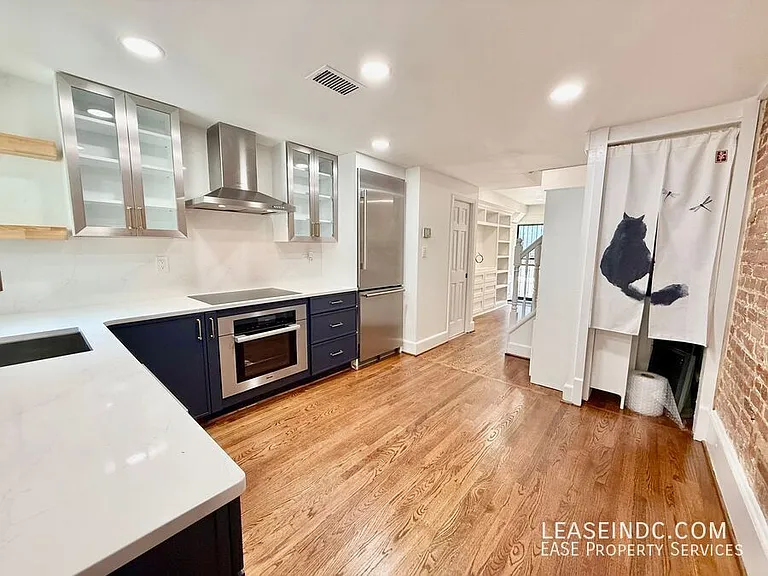 2333 17th St NW — Photo 9