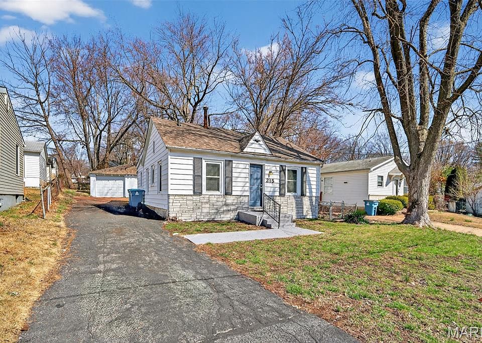 1st image of 215 Ryan Ave