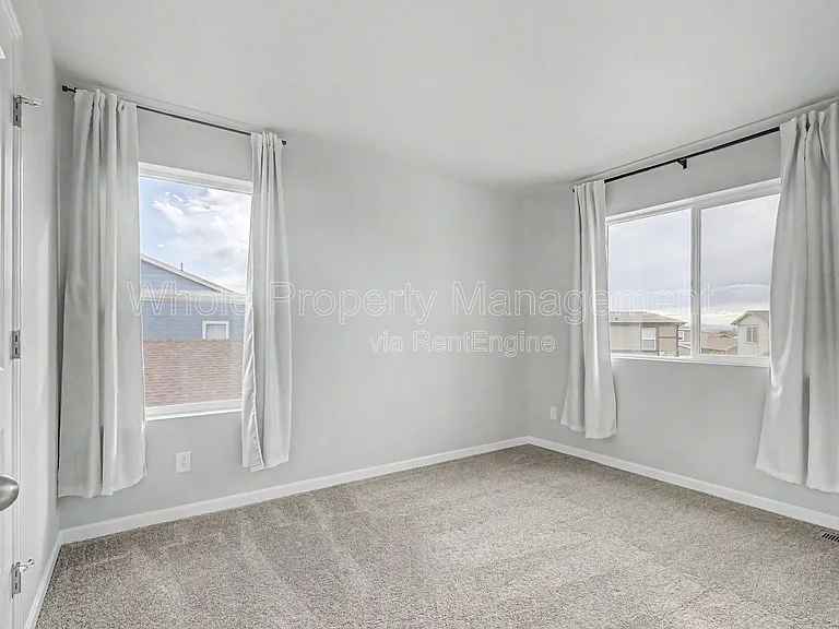 2291 Peregrine Dr — Photo 18