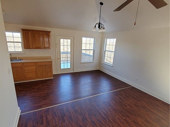 4th image of 31 Pickwick Ct