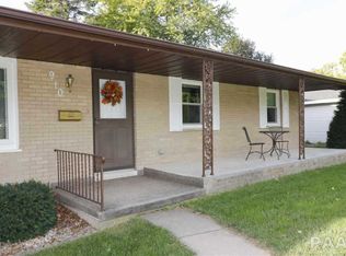 910 W Teton Dr, Peoria, IL 61614