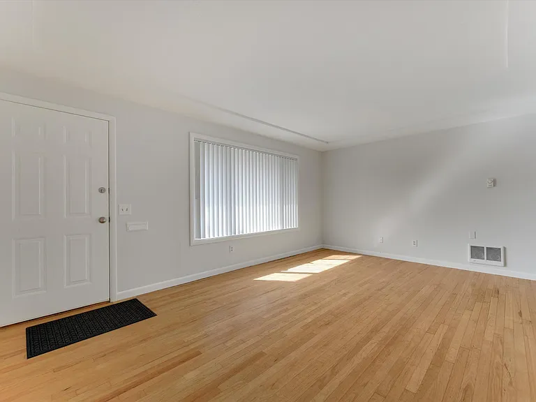 821 N Stafford St — Photo 3