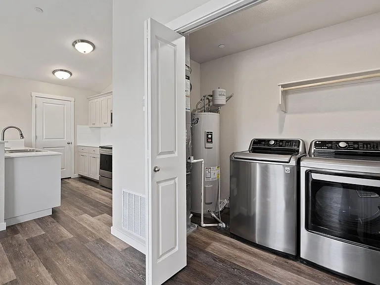 The Summit Apartments — Photo 19