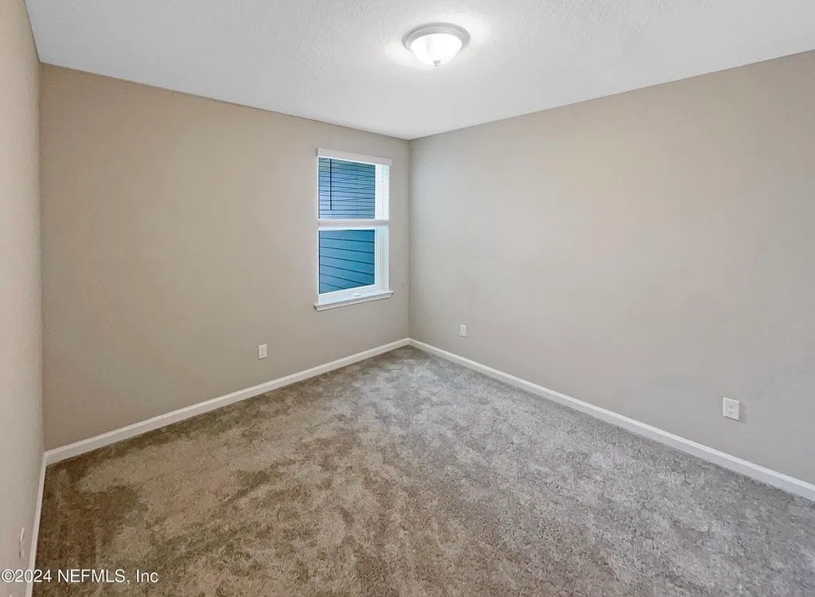 3 bed, 1936 sqft, $2,299 — Photo 4