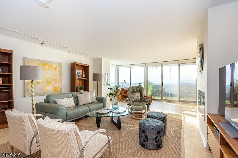 1st image of 1 Claridge Dr #408