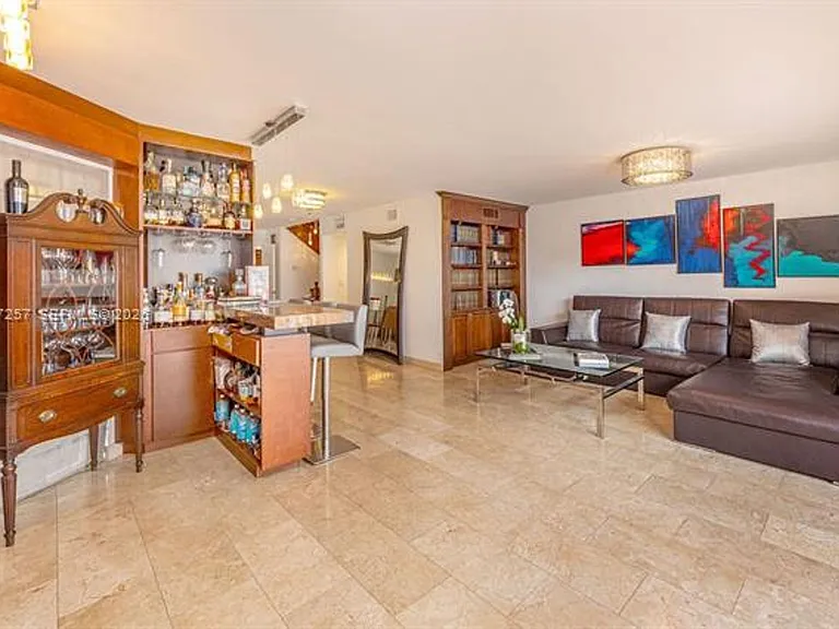20935 NE 37th Ct #Townhouse 20935 — Photo 14