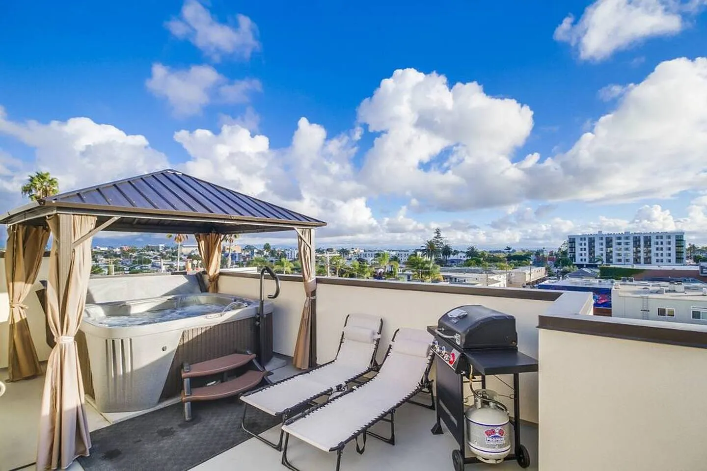 2 bed, 2.5 bath, 1400 sqft, $5,000 — Photo 1