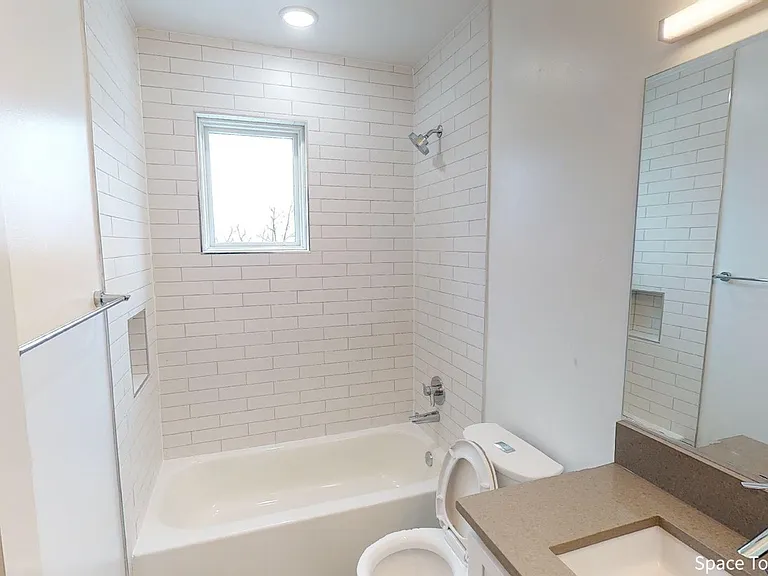 917 Sheridan St NW #403 — Photo 3