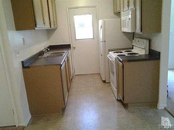 2nd image of 2560 N Victoria Ave