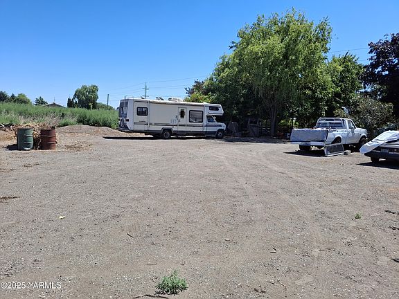 4th image of 1371 Alexander Rd