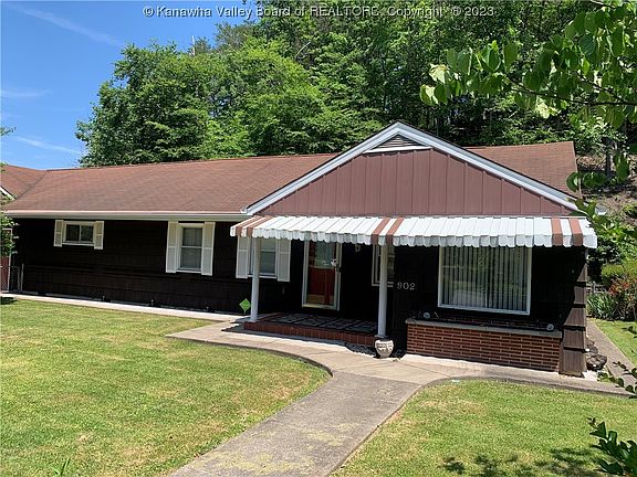 3rd image of 902 Glen Way