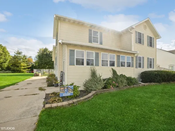 205 E Comanche Ave, Shabbona, IL 60550