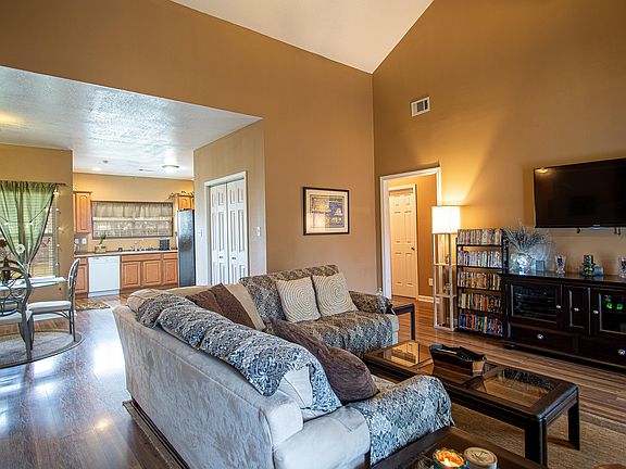 2nd image of 2316 Broadmoor Dr