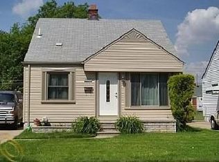 28401 Larchmont St, Saint Clair Shores, MI 48081