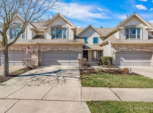 210 Springdale Ln, Bloomingdale, IL 60108