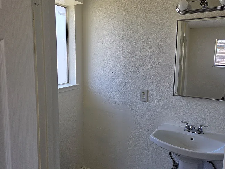 325 Jubilee Way — Photo 7