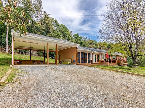 3rd image of 1301 Rosemont Ln
