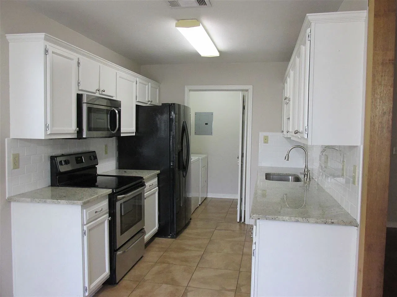 2 bed, 2.0 bath, 1100 sqft, $1,825 — Photo 4