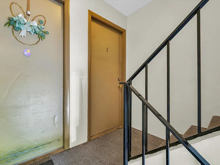 712 Arcadia Dr — Photo 4
