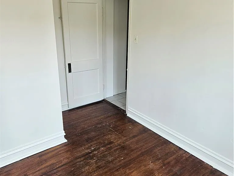 322 E Market St — Photo 7