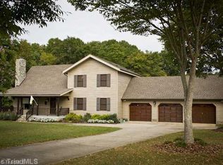 1916 Townsend Forest Ln S, Browns Summit, NC 27214