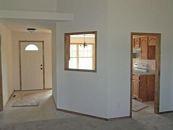 3rd image of 209 W Pheasant Ln