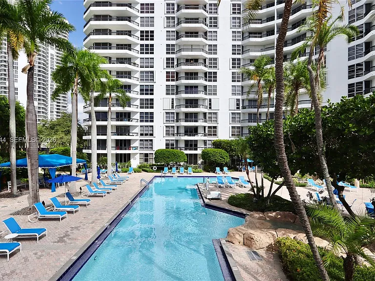3600 Mystic Pointe Dr #1115 — Photo 45