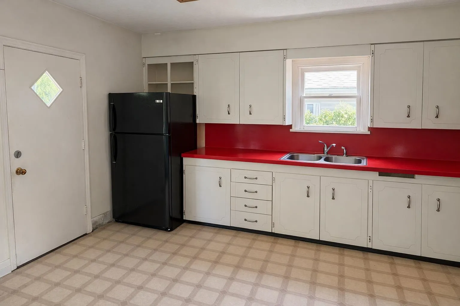 3 bed, 2100 sqft, $4,000 — Photo 3