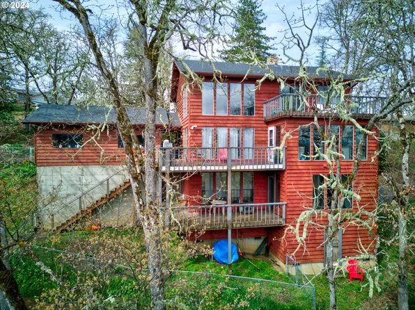 785 SE Summit Dr, Roseburg, OR 97470