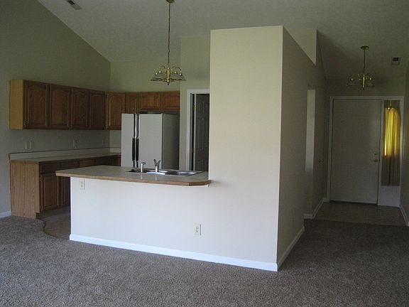 5th image of 145 Warner Dr