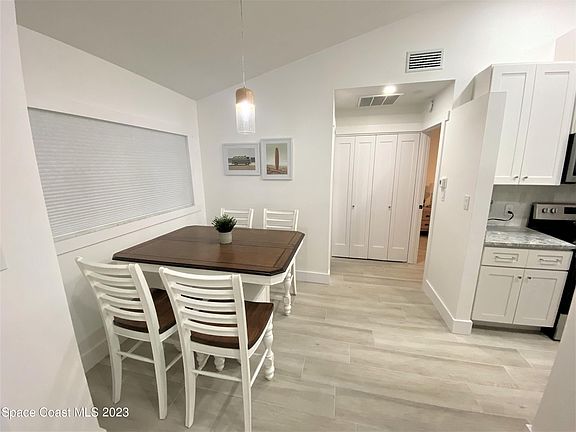 5th image of 102 Beach Park Ln #18