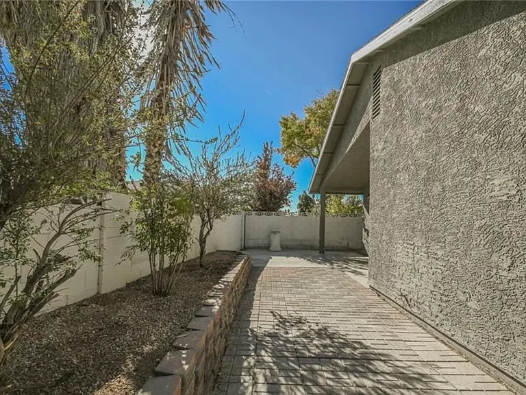 4405 McBride Dr — Photo 17