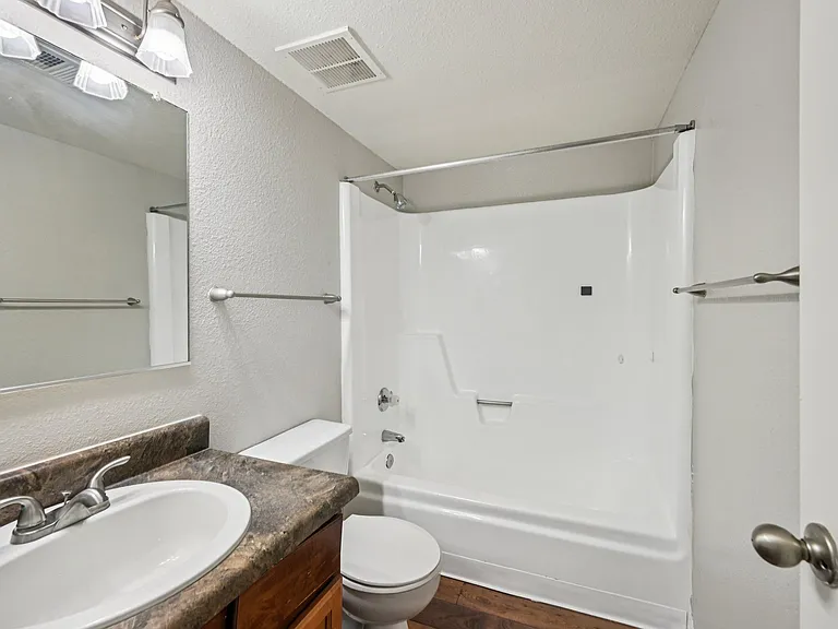 Sycamore Square Apartments — Photo 25