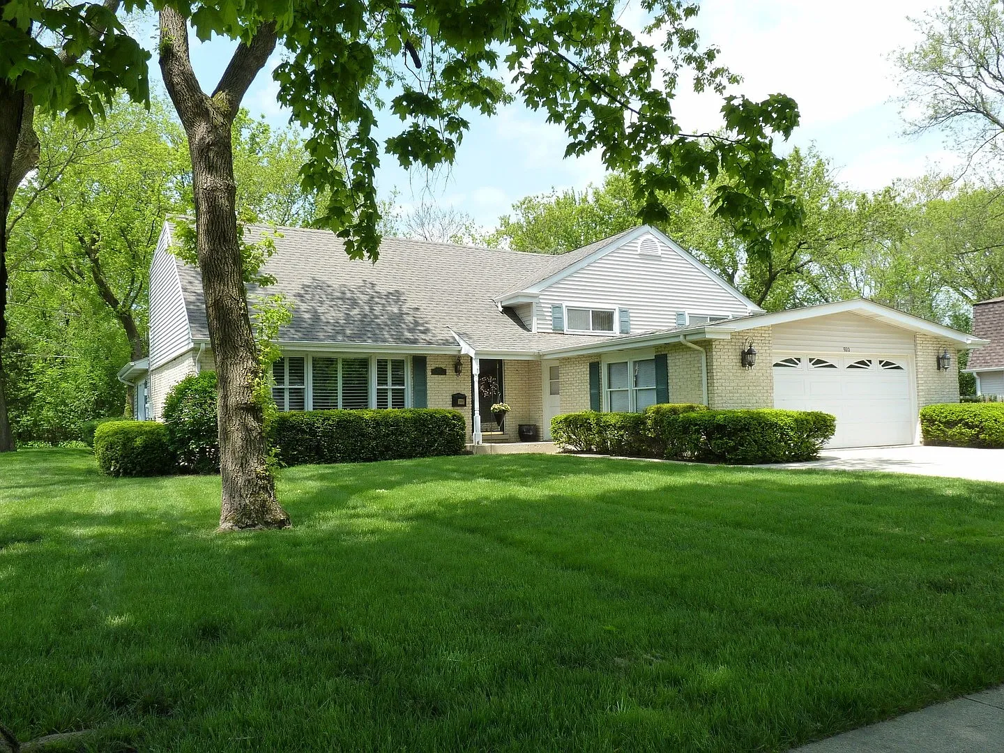 920 S Mitchell Ave photo 1
