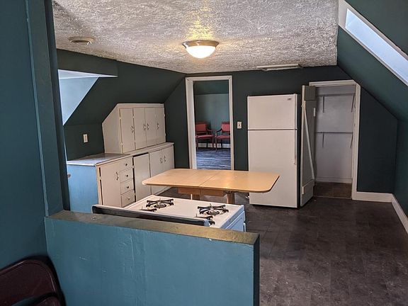 3rd image of 925 Dayton St SW #2