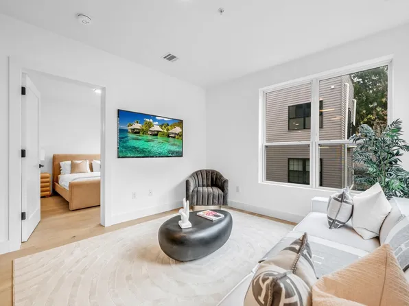 649 38th Street image 2 of 29