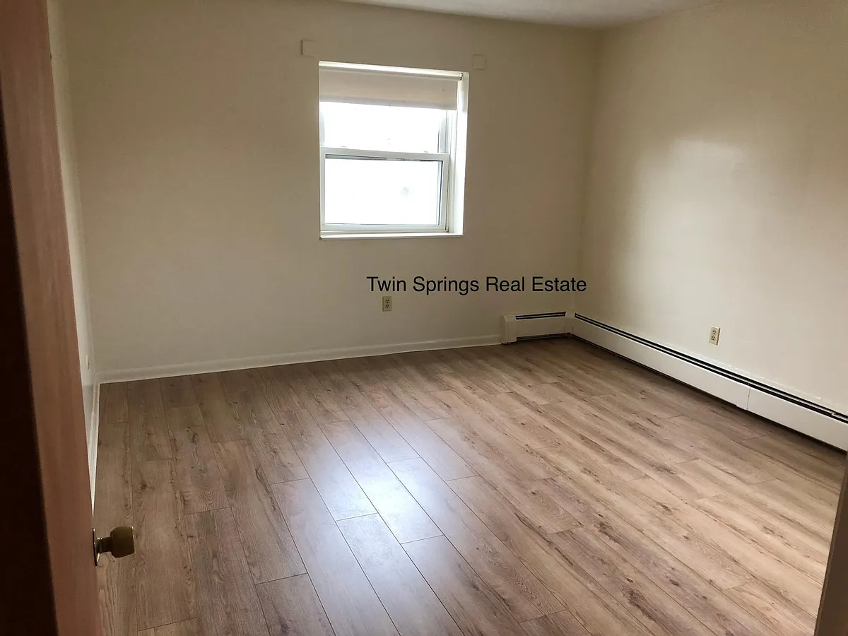 Building Photo - 218 Spring St #D4