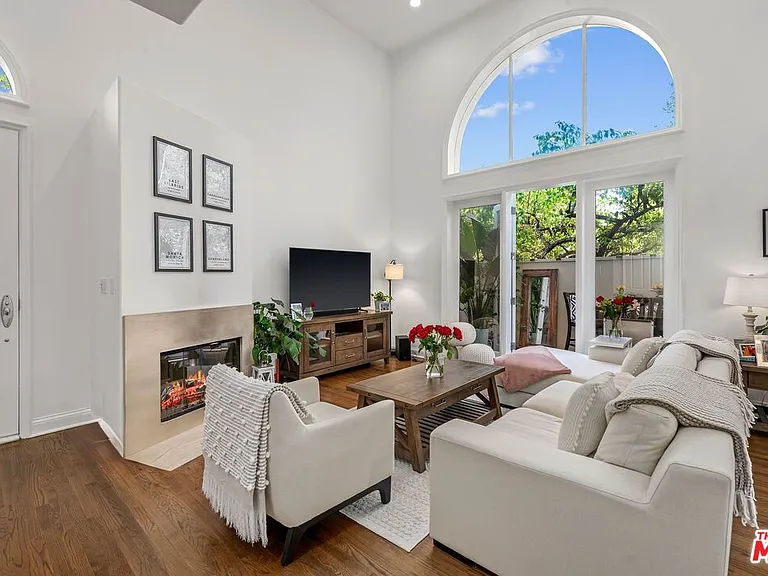 718 Lincoln Blvd #1 — Photo 3