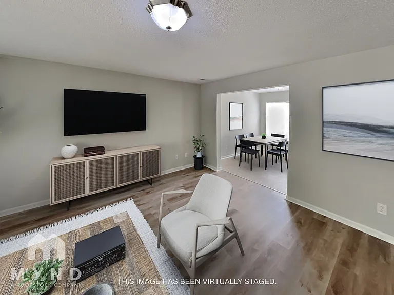 1219 Hunter Forest Ct — Photo 3