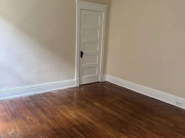 2422 Barton Ave — Photo 8