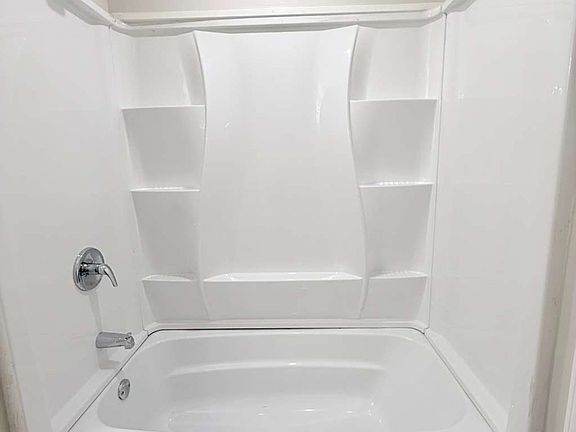 5th image of 2021 Hampton St Floor 2