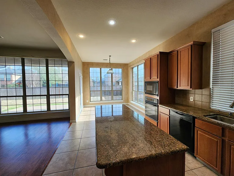 2818 Independence Dr — Photo 8