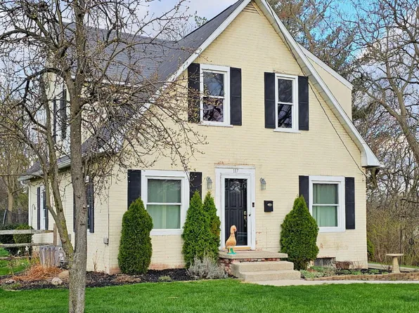 117 Central Ave, Rossford, OH 43460