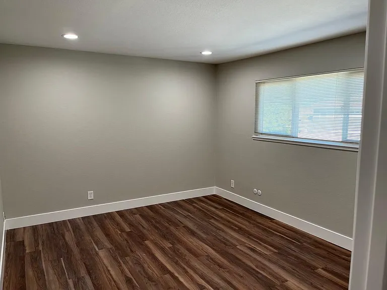 4844 Saginaw Cir — Photo 10