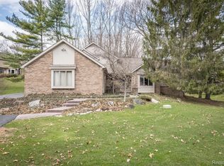 4435 Oak Pointe Dr, Brighton, MI