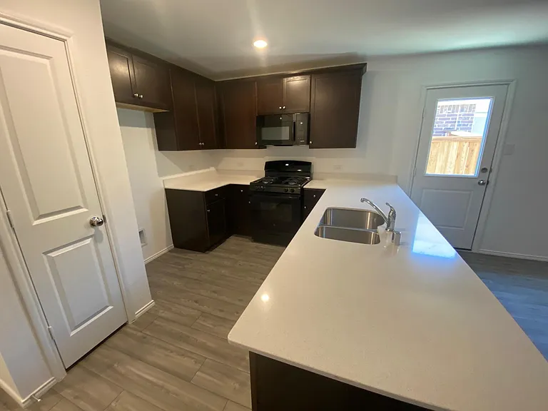 3116 Harper St — Photo 4