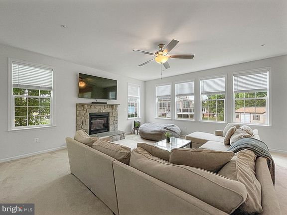 3rd image of 817 Quatar St