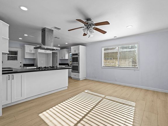 4th image of 15944 Valerio St