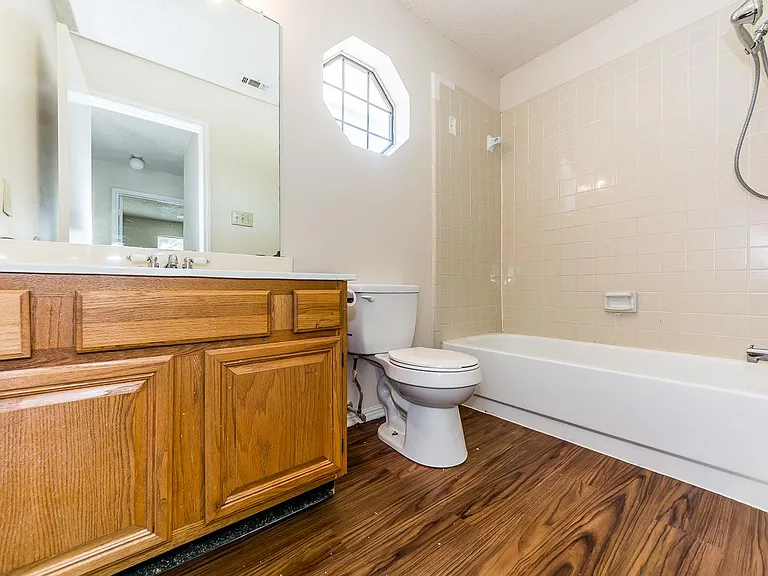 2710 Francisco Dr — Photo 31